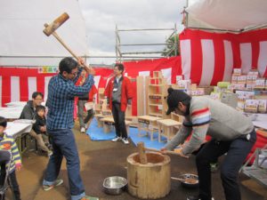 明日は餅つき＆昨年末の誕生日会