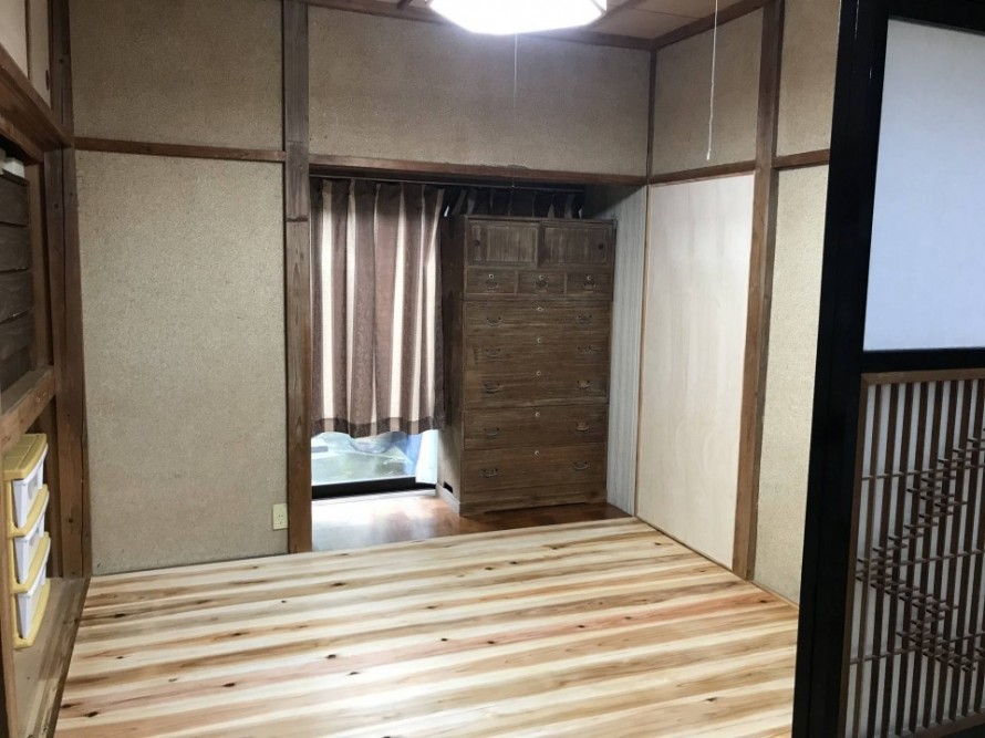 新潟市秋葉区のリフォームオーナー様宅で和室の畳からフローリングへ張り替える工事を行いました