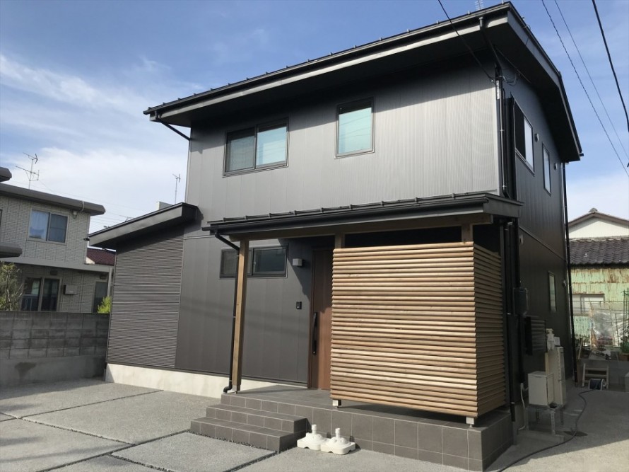 新潟市東区でオープンハウス　ミニマルなデザイン住宅の外構について