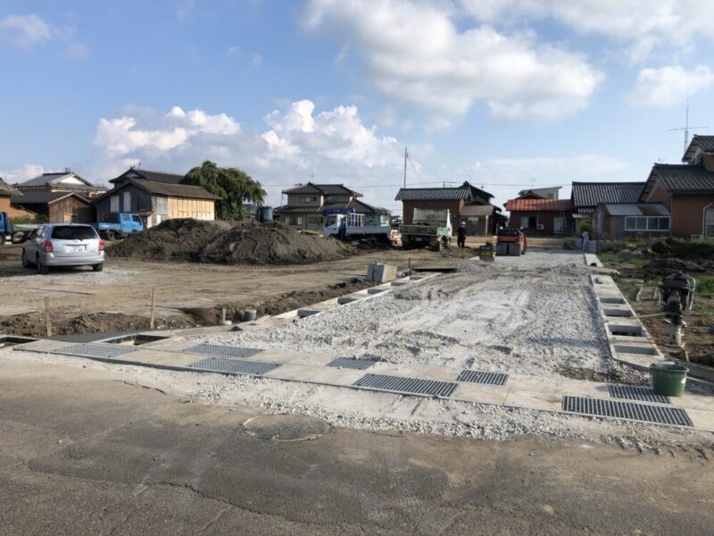 道路が舗装されました。着々と完成に近付いています。【秋葉区小戸上組で宅地分譲中！！2022年8月中旬以降に完成予定】