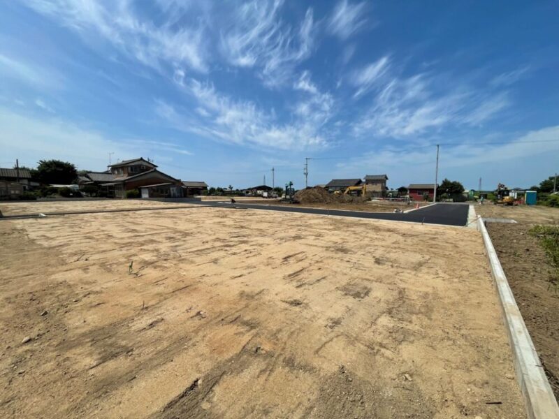 道路が舗装されました。着々と完成に近付いています。【秋葉区小戸上組で宅地分譲中！！2022年8月中旬以降に完成予定】