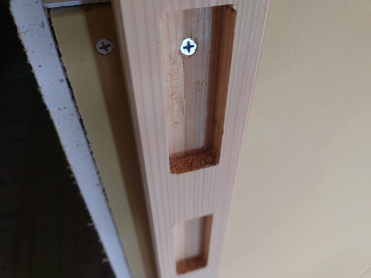 2階吹き抜け部の木格子制作が進行中。大工さんの器用さには頭が上がりませんね。【モデルハウスオープンは5月頃予定!】|秋葉区小戸上組新築現場レポート