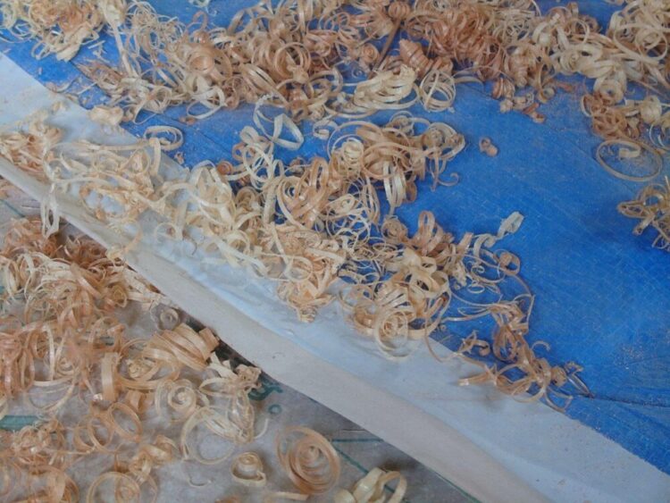 2階吹き抜け部の木格子制作が進行中。大工さんの器用さには頭が上がりませんね。【モデルハウスオープンは5月頃予定!】|秋葉区小戸上組新築現場レポート