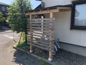 自転車小屋完成-自転車小屋造作