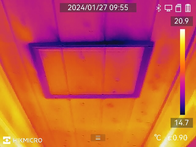 天井点検口の冷気漏れ確認