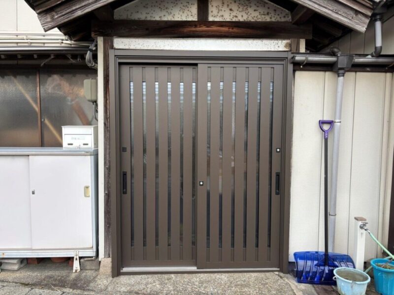 江南区のお住まいでカバー工法にて玄関引き戸入替を行いました。