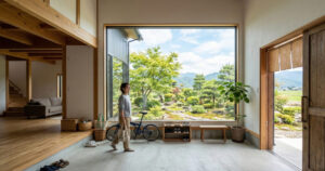 広すぎる土間と巨大な玄関ピクチャーウィンドウ