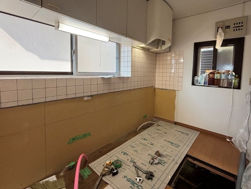 新潟市キッチン入れ替え工事中