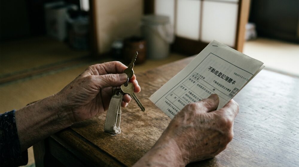 親が病気になる前に動いておく！「家族信託」と「成年後見人制度」の違いを比較。不動産の処分で困らないための備え
