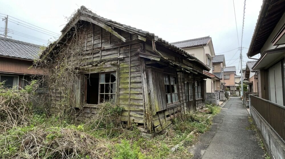 「解体費用が高すぎて動けない」補助金を使えば、その負担が大幅に減ります。知らないと損をします。