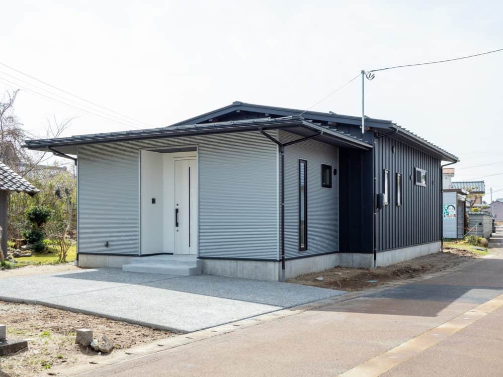 【暮らしにアジャストする１９坪の広がる平屋】 アイキャッチ画像
